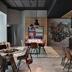 מלון Moxy Lyon Airport